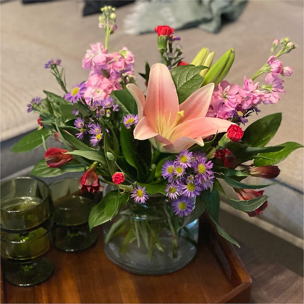 Romantique Bouquet –  Rainbow Flower Shop, Huron SD