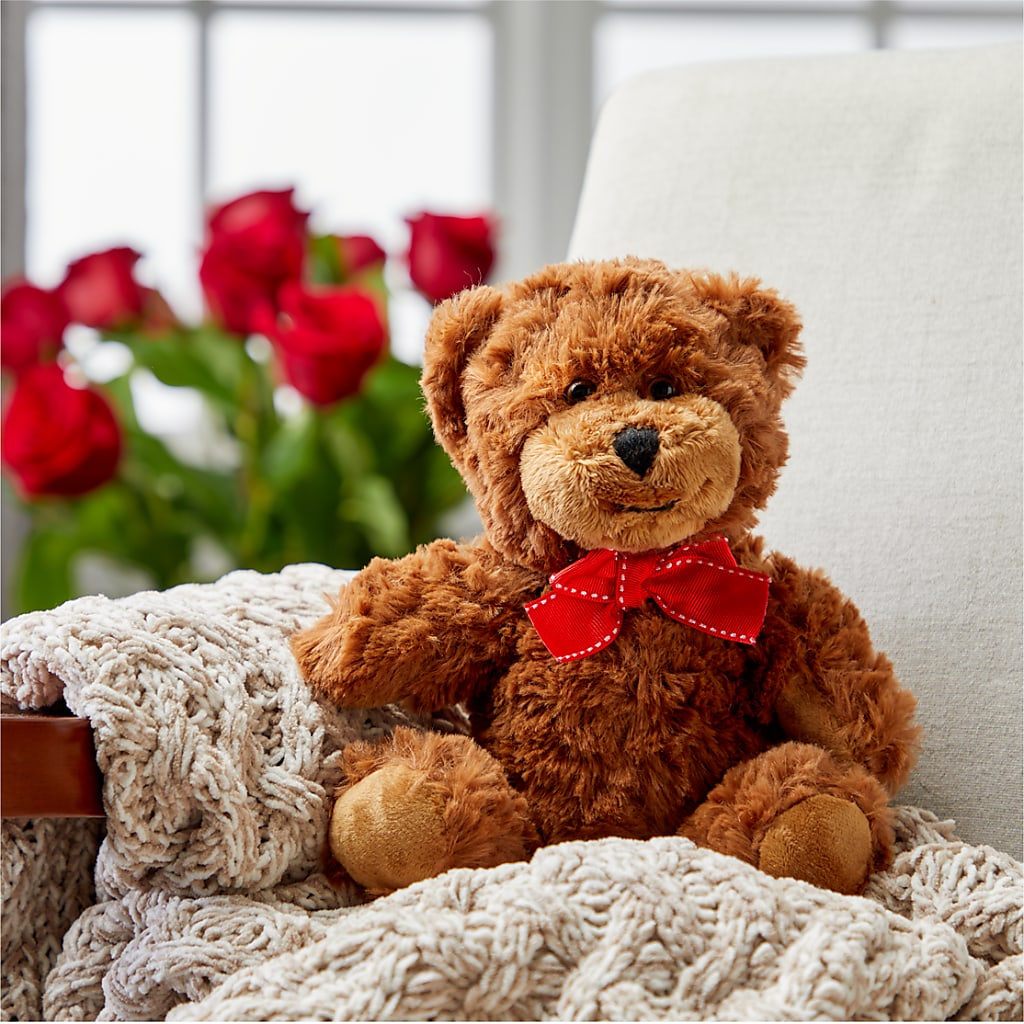 Romantic Long Stem Red Rose Bouquet Bundles –  Rainbow Flower Shop, Huron SD