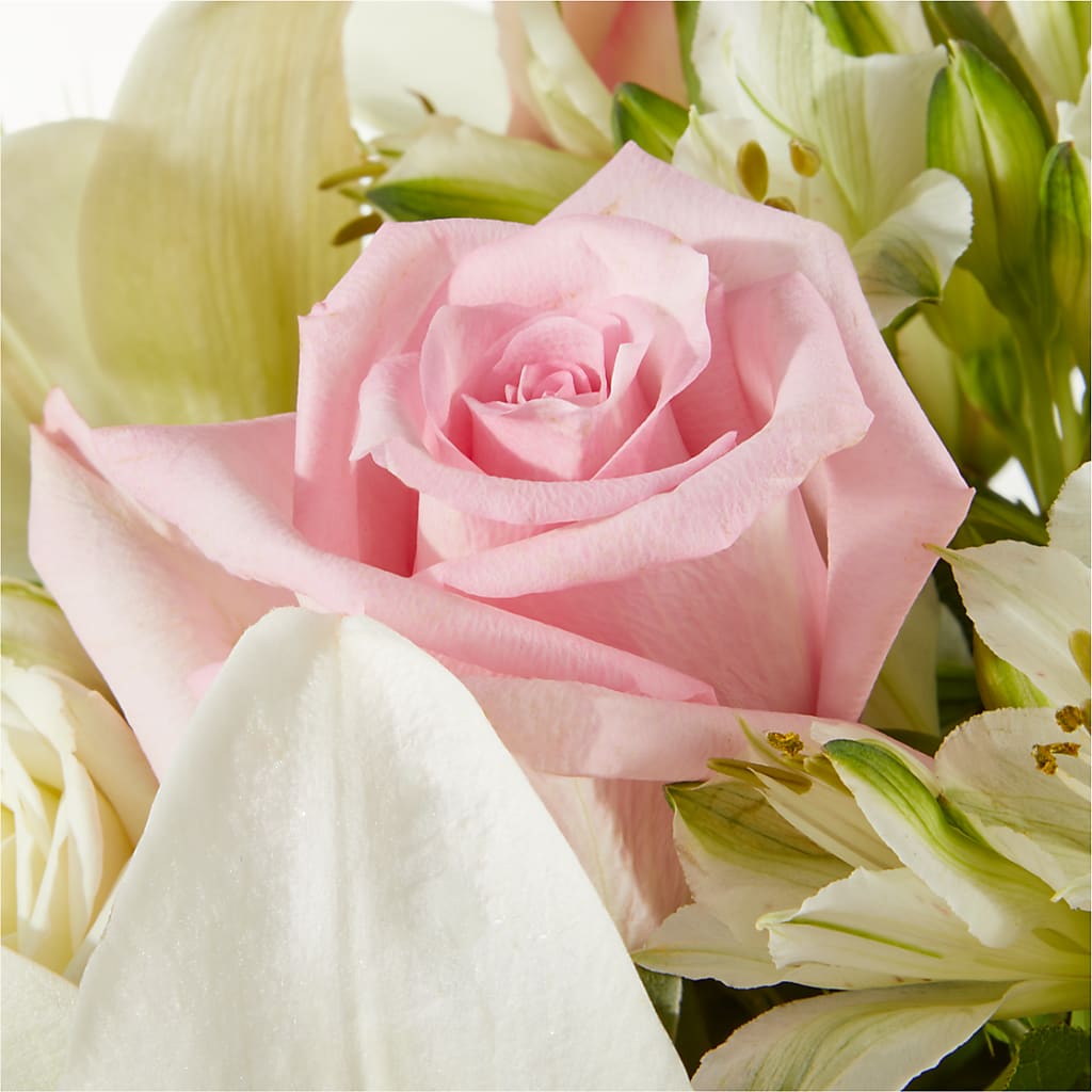 Kindhearted Bouquet –  Rainbow Flower Shop, Huron SD